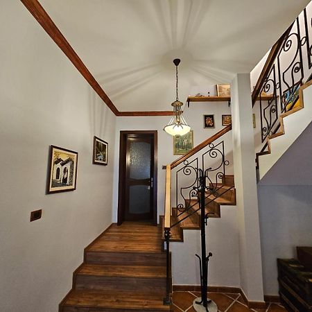 Vila Dani Near Castle And Old Bazar Kruje Ngoại thất bức ảnh